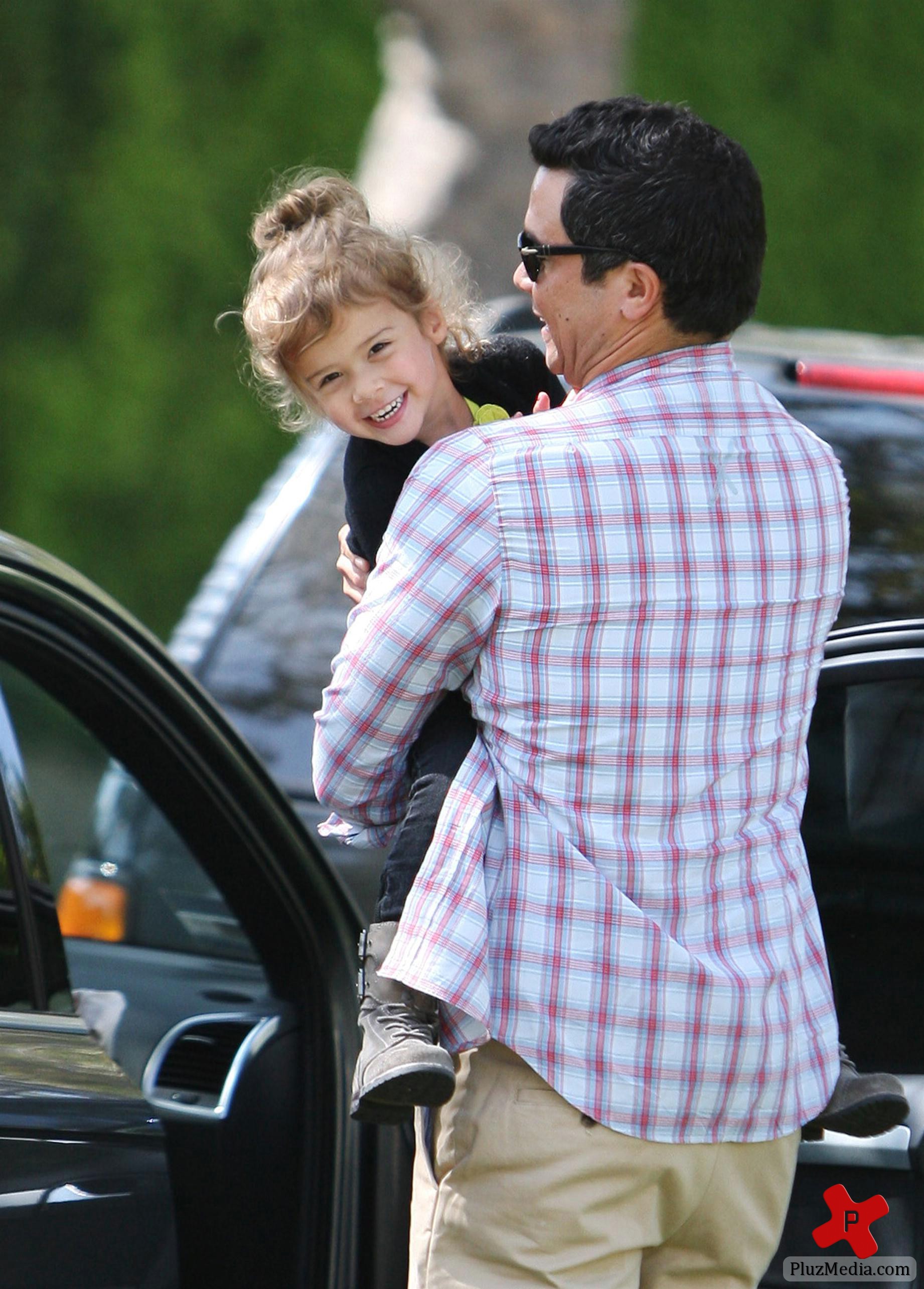 Jessica Alba, Cash Warren and daughter head out for a family meal photos | Picture 79848